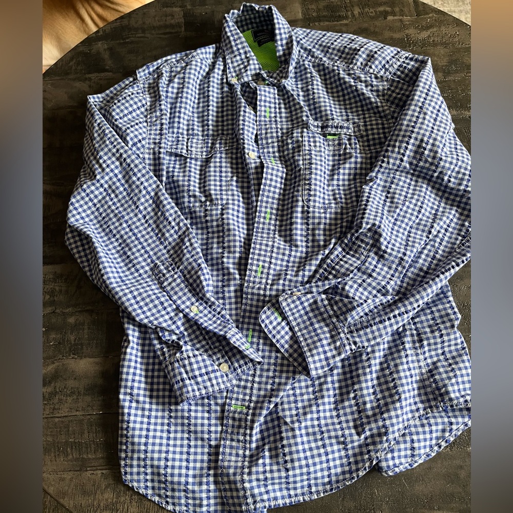 Vineyard Vines men’s fishing shirt